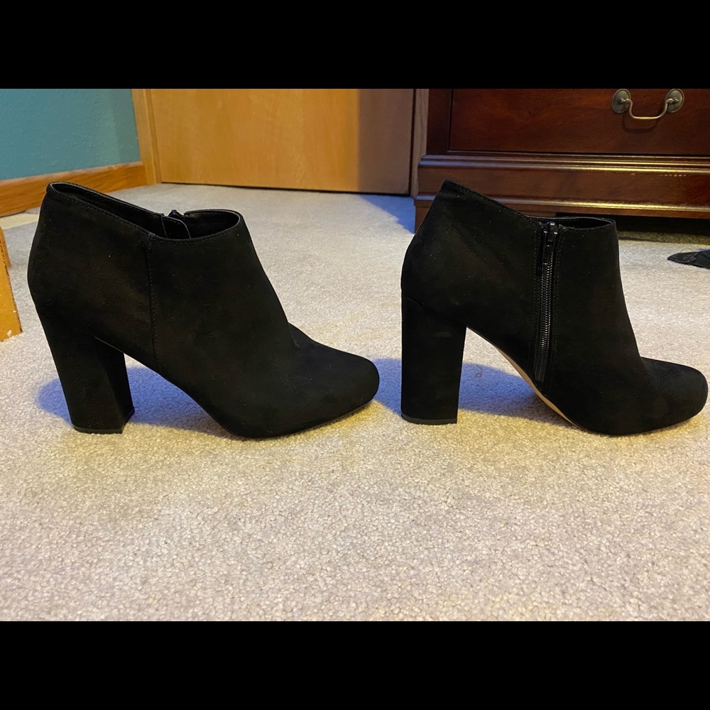 Steve Madden size 10 black bootie heels